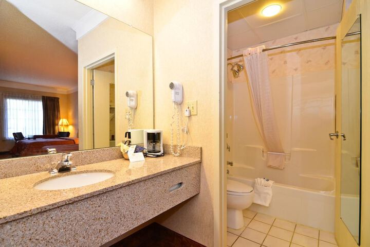 Peach State Inn & Suites