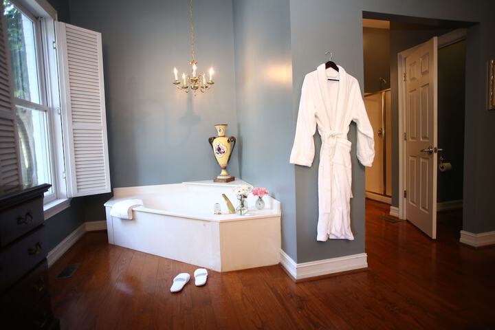 Room 14 of 33