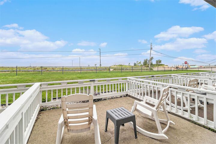 Snyders Shoreline Inn