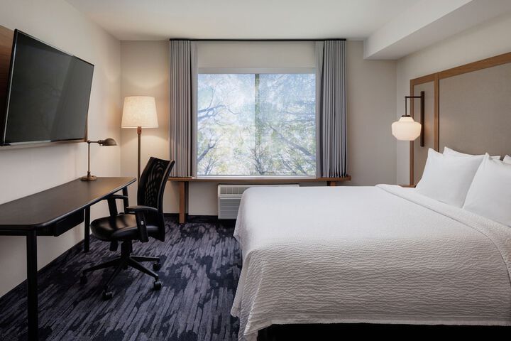 Room 27 of 40