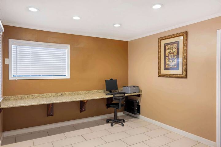 Business Center 27 of 27