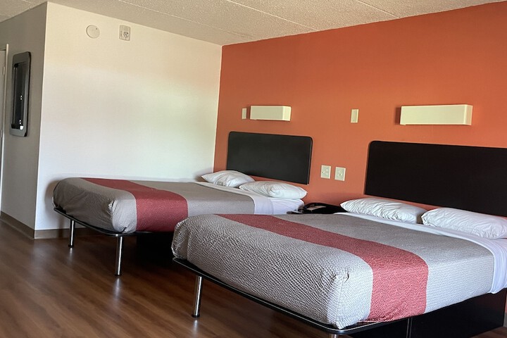 Room 32 of 37