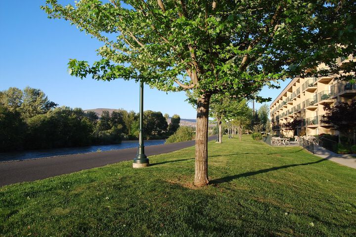 Oxford Suites Yakima