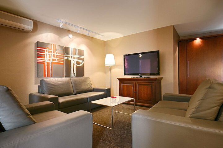 Room 6 of 24