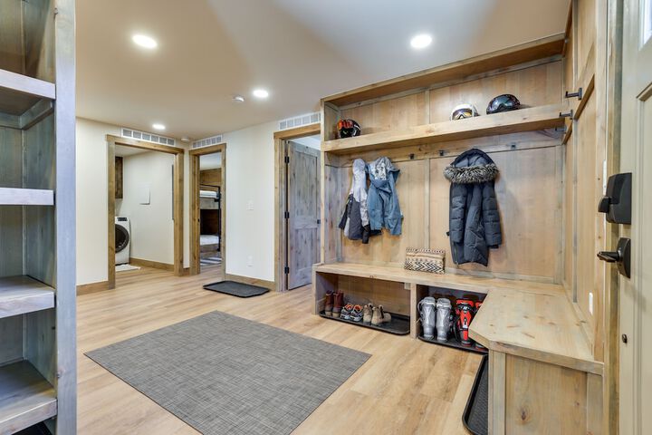 Updated Silverthorne Home w / Hot Tub & Mtn Views!