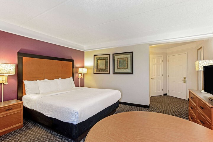 Room 33 of 53