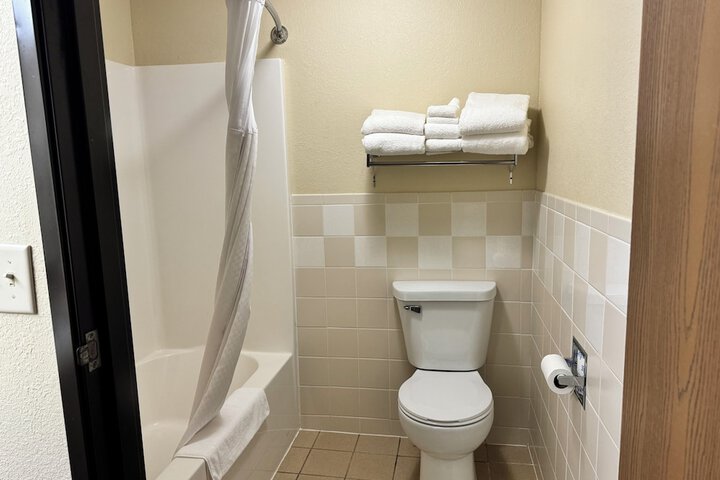AmericInn by Wyndham Kewanee