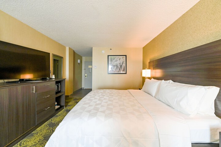 Room 34 of 46
