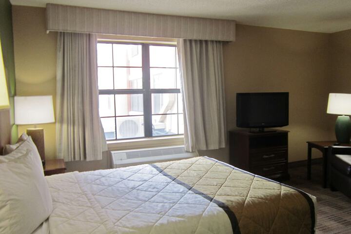 Room 12 of 28