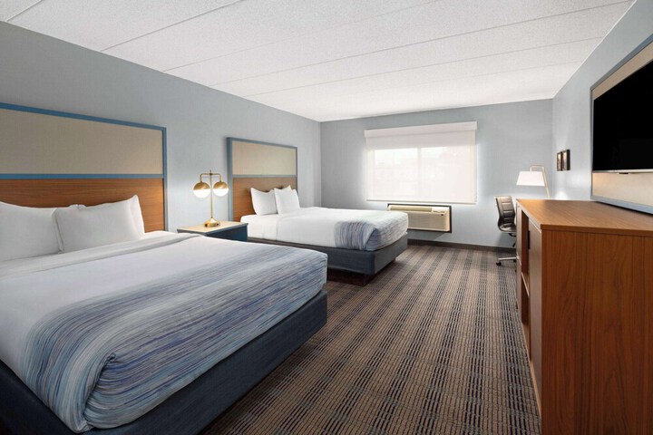 AmericInn by Wyndham North Branch