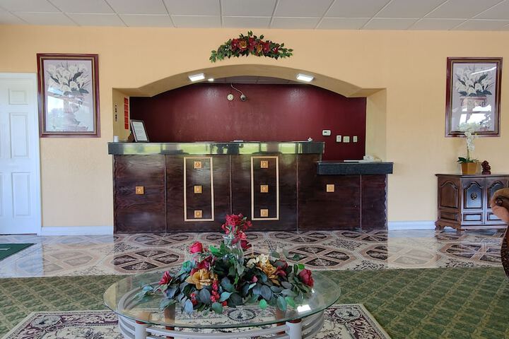 Countryside Inn & Suites