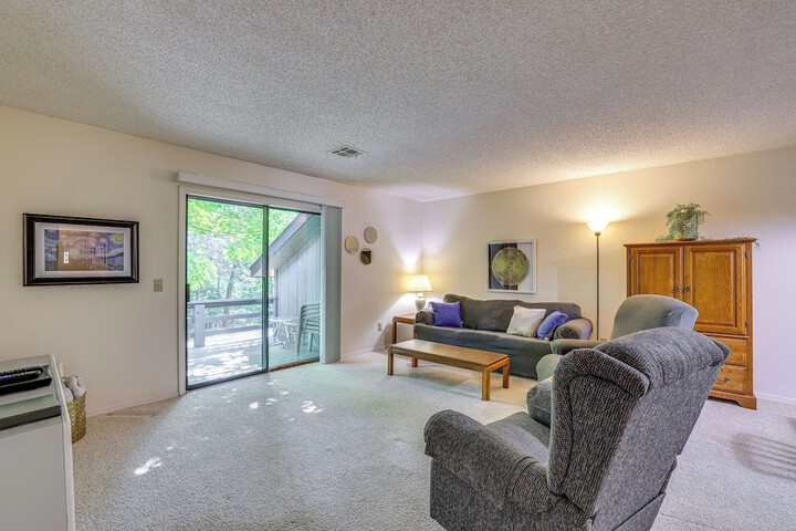 Bella Vista Townhome w / Deck Near Back 40 Trail!