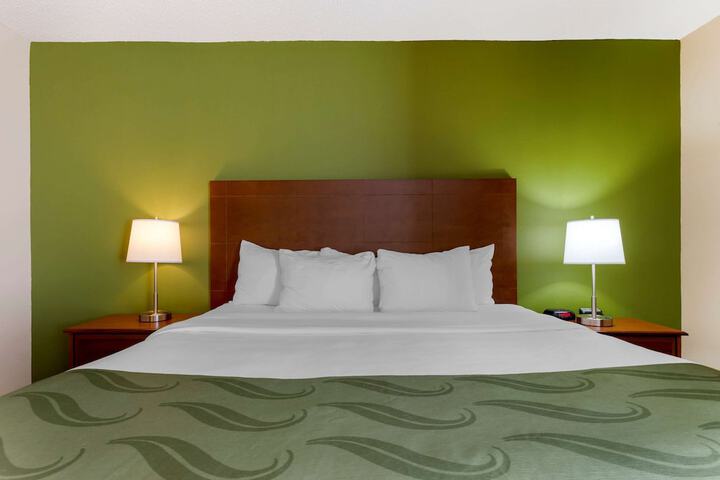 Room 32 of 42