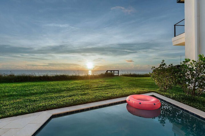 Harbor Island Beach Club Homes by Villatel