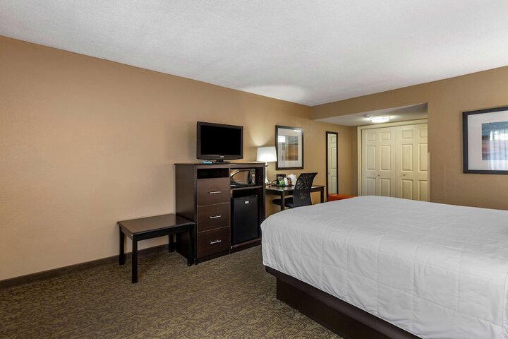 Room 9 of 37
