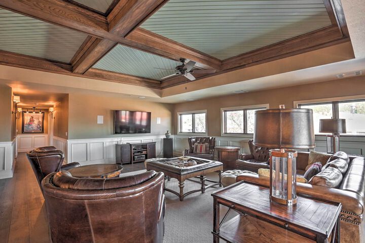 Main Street Strugis Apt w / High-end Features