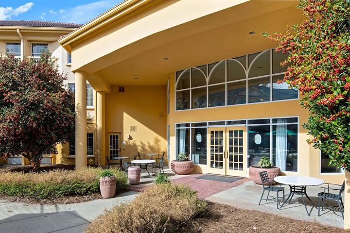 Hotel Exterior 34 of 34