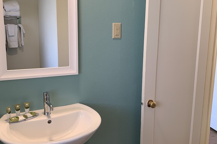Room 15 of 33