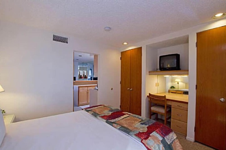 Room 9 of 26