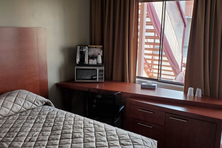 Falcon Motel Brossard