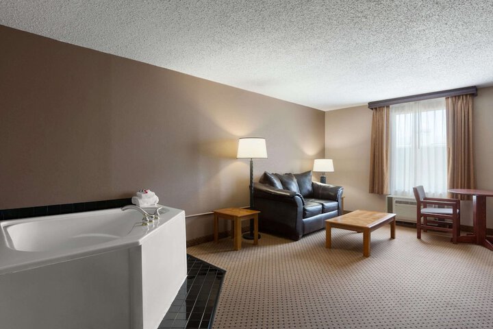 Room 8 of 24