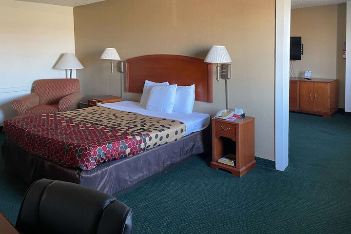 Room 17 of 35