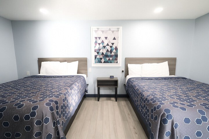 Hillsboro Inn & Suites
