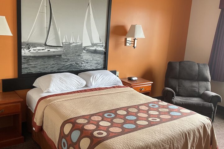 Room 14 of 16