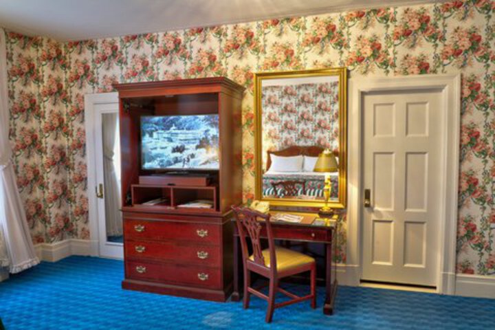 Room 169 of 200