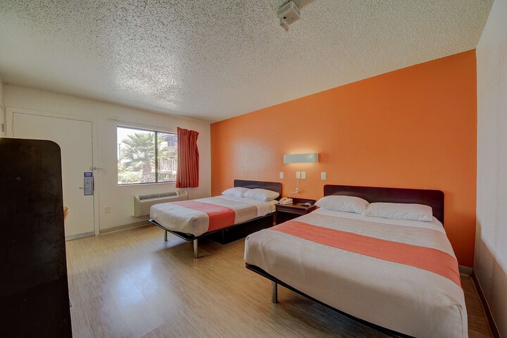 Room 25 of 37