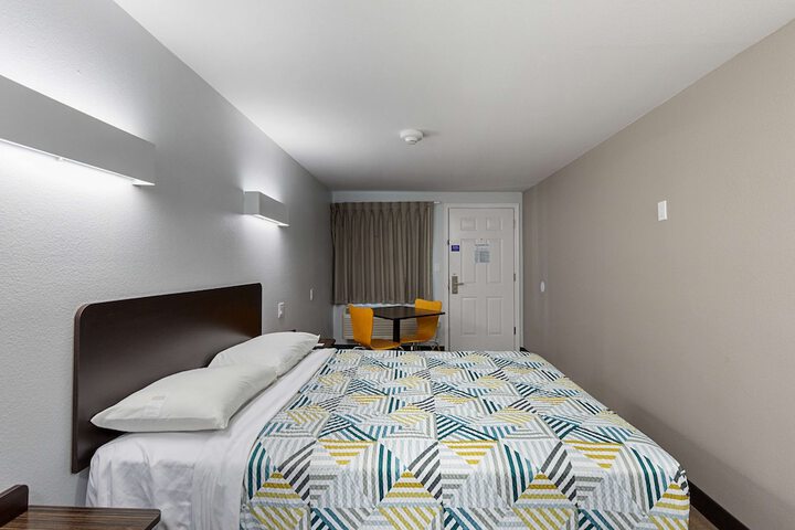 Room 22 of 34