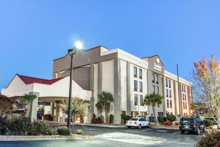 Hotel 5 of 73