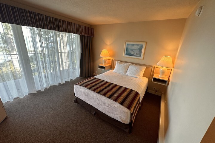 Room 104 of 181