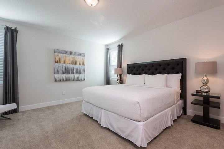 Room 9 of 26
