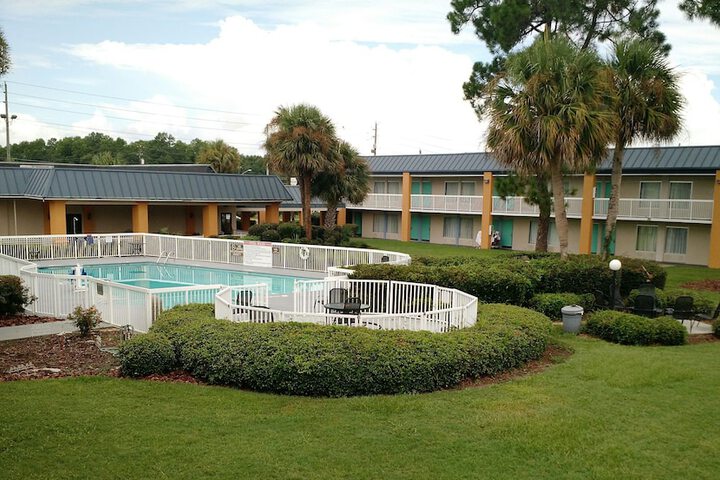 Hotel Exterior 51 of 55