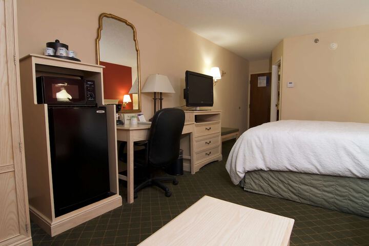 Room 17 of 38