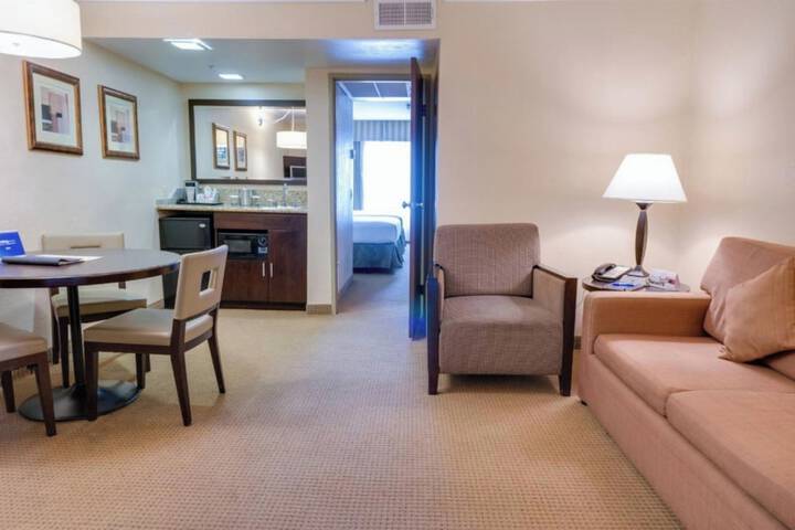 The Buena Park Grand Hotel & Suites