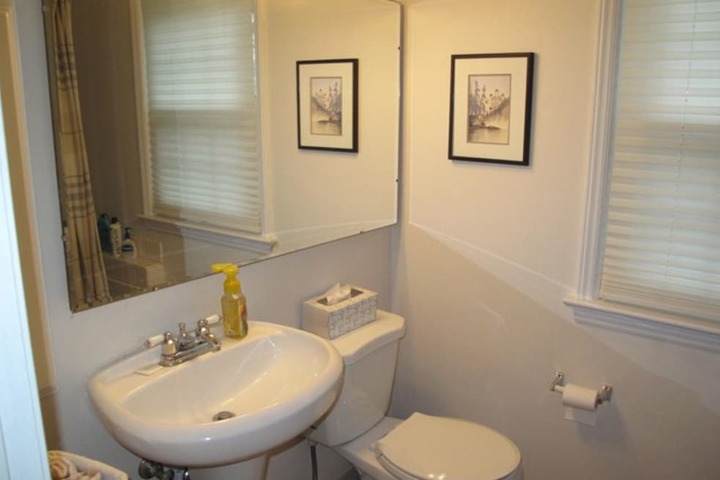 Room 5 of 10