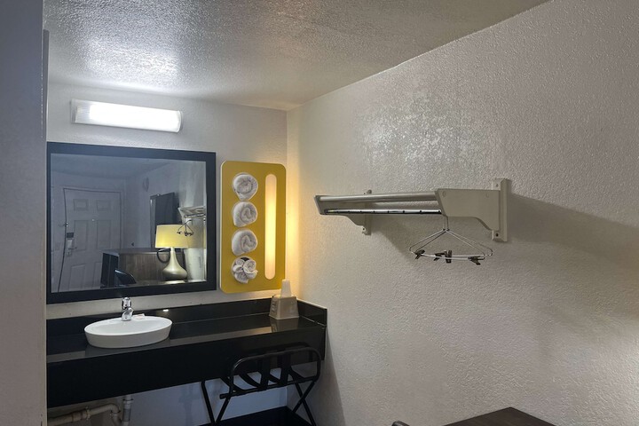 Room 5 of 14