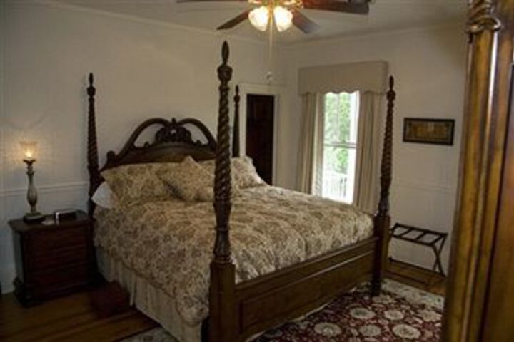 White Hall Manor Bed & Breakfast