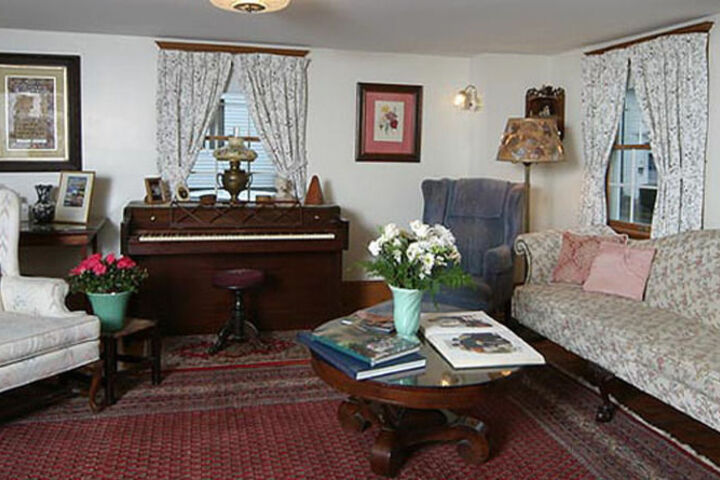 THE TUCK INN