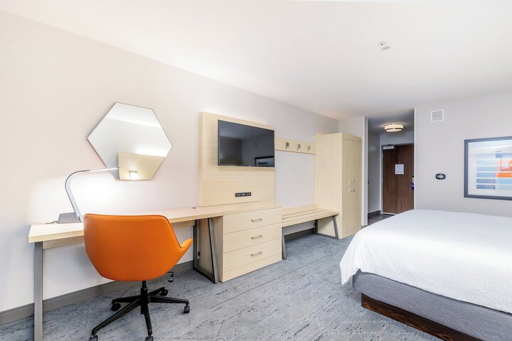 Holiday Inn Express & Suites Medford by IHG