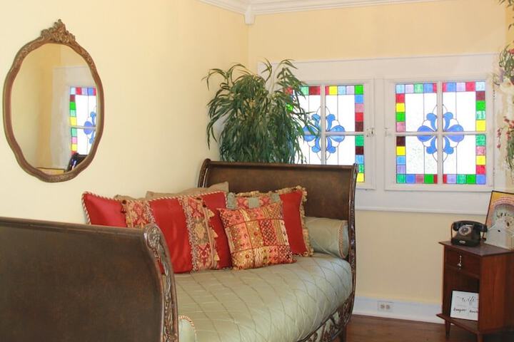 Benefield House Bed & Breakfast