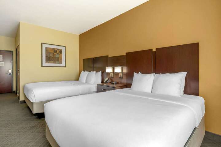 Comfort Inn & Suites (Formerly Executive Inn & Suites Mexia)