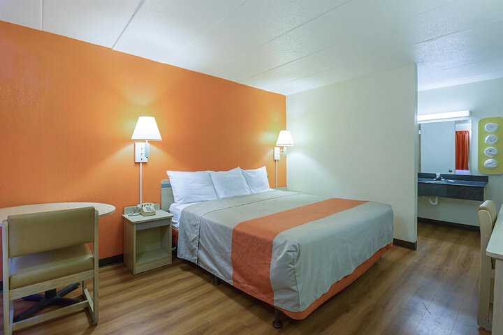 Room 38 of 49