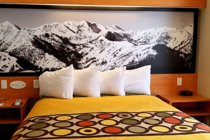 Room 12 of 40