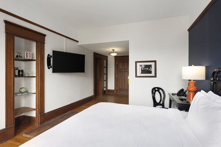 Room 35 of 82