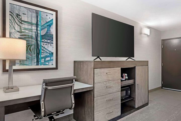 Best Western Plus Agate Beach Inn