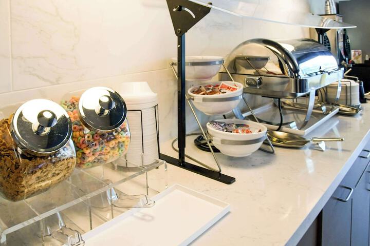 Breakfast/Coffee Service 59 of 78