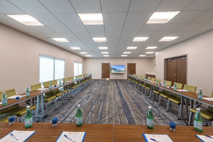 Holiday Inn Express & Suites Greenwood Mall by IHG